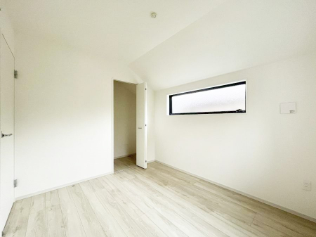 �Q���@�����`Bed Room�`�@�������������̂��ˌ��Ẵ����b�g�ł��B���Ƒ������������ƂŎ苷�Ɋ����Ă����Z�܂����ˌ��Ăł͊e�����v���C�o�V�[��ۂ��Ƃ��ł��܂��B�Z�܂��ɂ�Ƃ肪���܂�S�������b�N�X�ł��܂���