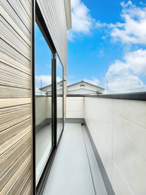 �o���R�j�[�@�����`Balcony�`  �o���R�j�[�͉������z���������݁A���z�c����󕨂��C�����悭�������Ƃ��ł��܂��B  �g���₷���J���I�ȃo���R�j�[�ł����z�����������Ղ�~�蒍���A�o���R�j�[�t���Z�܂��B  