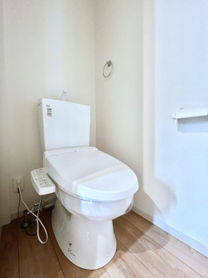 �g�C���@�����`Toilet�`�@�Y��E�X�b�L���E���K�ȃE�H�V�����b�g�t�g�C���ł��낰���Ԃł��B�g�C���͖����g�킴��𓾂Ȃ����́B����������ۂ������ł��ˁB�g�C����2��������̂Œ��̍��G���ɕ֗��ł��I