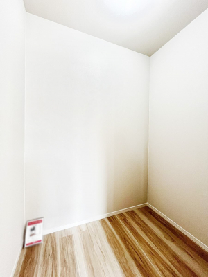 ���̑��@�����`Walk-in Closet�`�@�K�v�Ȃ��̂�R�[�f�B�l�[�g���ꗗ���Ċm�F�ł��A�g�x�x�⏀�����Z���ԂōςރE�H�[�N�C���N���[�[�b�g��ݒu���܂����B�Ƃ̒�����������Ƃ�����֗��Ȏ��[�X�y�[�X�ł��B