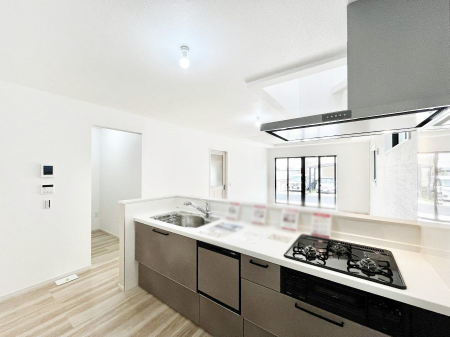 �L�b�`���@�����`Kitchen�`  ���r���O�����n����J�E���^�[�L�b�`���B  ���������Ȃ���Ƒ��ƃR�~���j�P�[�V�������Ƃ�邾���łȂ��A�傫�ȊJ���������邱�Ƃ��ł��܂��B  ���q�l�̐����������邱�Ƃ��ł��܂��ˁI