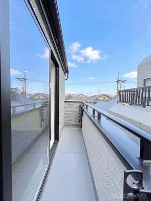 �o���R�j�[�@�����`Balcony�`�@������̃o���R�j�[�̑O�ɂ͉_�ȊO�ɑ��z���Ղ���̂�����܂���B�����󕨂������₷���A����薾�邭�C�����̂������������Ă��܂��B�Ƒ��S�����̐��󕨂���C�Ɋ����܂��B