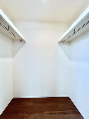 ���̑��@�����`Walk-in Closet�`�@�K�v�Ȃ��̂�R�[�f�B�l�[�g���ꗗ���Ċm�F�ł��A�g�x�x�⏀�����Z���ԂōςރE�H�[�N�C���N���[�[�b�g��ݒu���܂����B�Ƃ̒�����������Ƃ�����֗��Ȏ��[�X�y�[�X�ł��B
