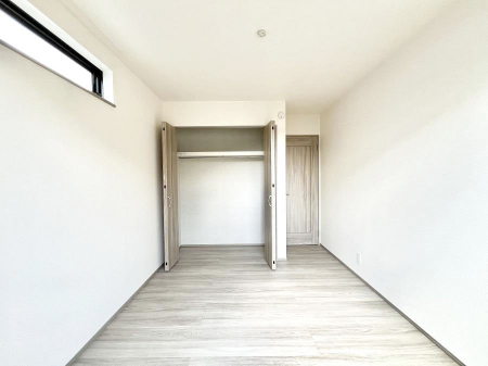 �Q���@�����`Bed Room�`�@�������������̂��ˌ��Ẵ����b�g�ł��B���Ƒ������������ƂŎ苷�Ɋ����Ă����Z�܂����ˌ��Ăł͊e�����v���C�o�V�[��ۂ��Ƃ��ł��܂��B�Z�܂��ɂ�Ƃ肪���܂�S�������b�N�X�ł��܂���