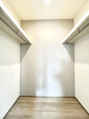 ���̑��@�����`Walk-in Closet�`�@�K�v�Ȃ��̂�R�[�f�B�l�[�g���ꗗ���Ċm�F�ł��A�g�x�x�⏀�����Z���ԂōςރE�H�[�N�C���N���[�[�b�g��ݒu���܂����B�Ƃ̒�����������Ƃ�����֗��Ȏ��[�X�y�[�X�ł��B