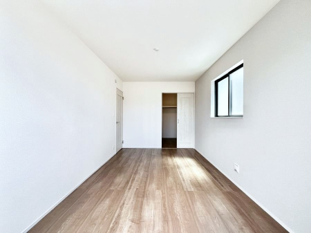 �Q���@������A�������`Bed Room�`�@�u��������������l�v�Ƃ��v�w�ł�����肭�낰��Q���B�����̉Ǝ��₨�d���ɔ�ꂽ���̓t�J�t�J�̃x�b�g�Ŗ�����Ă��������B�{�I�������Ă����K�ȍL����������