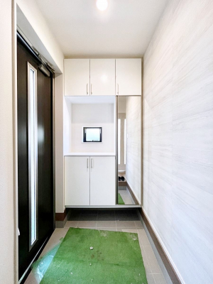 ���ց@������A�������`Entrance�`�@�Ƃ̒��ł��q�l���}����ŏ��̏ꏊ�ł��錺�ւ́A�Ƃ̈�ۂ��̂��̂ł��I�L�x�Ȍ��֎��[�ŁA����Y��ɕۂ��Ƃ��o���܂��􌺊ւɂ͂����Ղ���[�̉��ʔ��������I