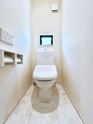 �g�C���@������A�������`Toilet�`�@�Y��E�X�b�L���E���K�ȃE�H�V�����b�g�t�g�C���ł��낰���Ԃł��B�̌������薾�邭�A���K��ԂƂȂ��Ă���܂��������g���ꏊ�����炱���̔z���ł��I