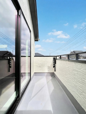 �o���R�j�[�@������B�������`Balcony�`  �o���R�j�[�͉������z���������݁A���z�c����󕨂��C�����悭�������Ƃ��ł��܂��B�g���₷���J���I�ȃo���R�j�[�ł����z�����������Ղ�~�蒍���A�o���R�j�[�t���Z�܂��B  