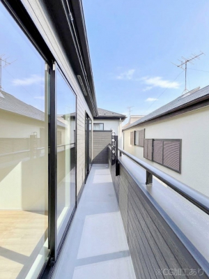 �o���R�j�[�@�����`Balcony�`�@������̃o���R�j�[�̑O�ɂ͉_�ȊO�ɑ��z���Ղ���̂�����܂���B�����󕨂������₷���A����薾�邭�C�����̂������������Ă��܂��B�Ƒ��S�����̐��󕨂���C�Ɋ����܂��B