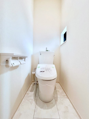 �g�C���@�g�C����1�K��2�K���ꂼ��ɔz�u����Ă��ĂƂĂ��֗��ł��B 