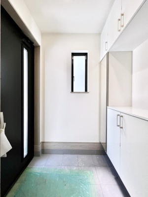 ���ց@������B�������`Entrance�`�@�Ƃ̒��ł��q�l���}����ŏ��̏ꏊ�ł��錺�ւ́A�Ƃ̈�ۂ��̂��̂ł��I�L�x�Ȍ��֎��[�ŁA����Y��ɕۂ��Ƃ��o���܂��􌺊ւɂ͂����Ղ���[�̉��ʔ��������I
