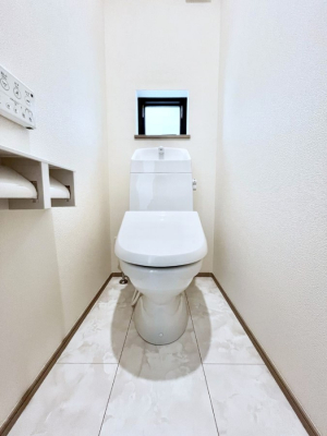 �g�C���@������B�������`Toilet�`�@�Y��E�X�b�L���E���K�ȃE�H�V�����b�g�t�g�C���ł��낰���Ԃł��B�̌������薾�邭�A���K��ԂƂȂ��Ă���܂��������g���ꏊ�����炱���̔z���ł��I