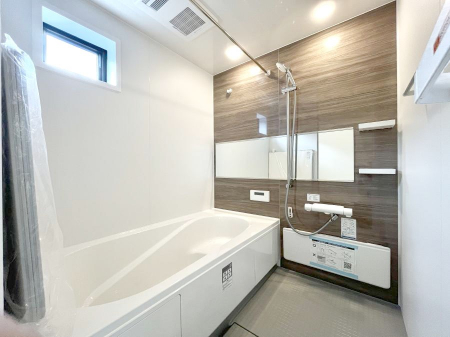 �����@�����`Bath Room�`�@�������������͋C�̗����Ŗ����Ɍ����ă��t���b�V���B���������@�\���t���Ă���̂ŗׂ̐���@�u����Ő􂢏オ�������󕨂��A�J�̓����V�C���C�ɂ������������邱�Ƃ��\�ł��B
