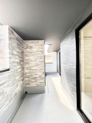 �o���R�j�[�@�����`Balcony�`  �o���R�j�[�͉������z���������݁A���z�c����󕨂��C�����悭�������Ƃ��ł��܂��B  �g���₷���J���I�ȃo���R�j�[�ł����z�����������Ղ�~�蒍���A�o���R�j�[�t���Z�܂��B  