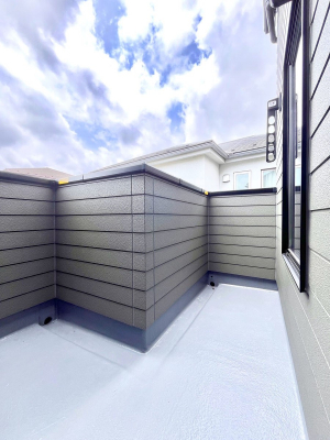 �o���R�j�[�@�����`Balcony�`  �o���R�j�[�͉������z���������݁A���z�c����󕨂��C�����悭�������Ƃ��ł��܂��B  �g���₷���J���I�ȃo���R�j�[�ł����z�����������Ղ�~�蒍���A�o���R�j�[�t���Z�܂��B  