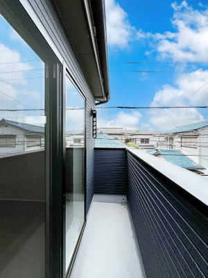 �o���R�j�[�@�����`Balcony�`  �o���R�j�[�͉������z���������݁A���z�c����󕨂��C�����悭�������Ƃ��ł��܂��B  �g���₷���J���I�ȃo���R�j�[�ł����z�����������Ղ�~�蒍���A�o���R�j�[�t���Z�܂��B  
