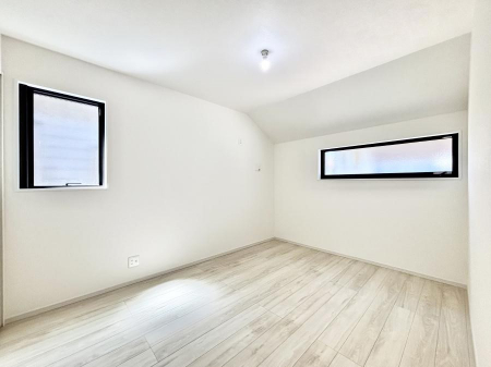 �Q���@�����`Bed Room�`�@�������������̂��ˌ��Ẵ����b�g�ł��B���Ƒ������������ƂŎ苷�Ɋ����Ă����Z�܂����ˌ��Ăł͊e�����v���C�o�V�[��ۂ��Ƃ��ł��܂��B�Z�܂��ɂ�Ƃ肪���܂�S�������b�N�X�ł��܂���
