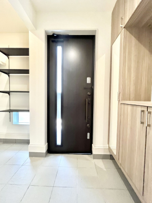 ���ց@�������P�������`Entrance�`�@�Ƃ̒��ł��q�l���}����ŏ��̏ꏊ�ł��錺�ւ́A�Ƃ̈�ۂ��̂��̂ł��I�L�x�Ȍ��֎��[�ŁA����Y��ɕۂ��Ƃ��o���܂��􌺊ւɂ͂����Ղ���[�̉��ʔ��������I