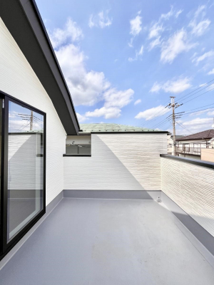 �o���R�j�[�@�����`Balcony�`  �o���R�j�[�͉������z���������݁A���z�c����󕨂��C�����悭�������Ƃ��ł��܂��B  �g���₷���J���I�ȃo���R�j�[�ł����z�����������Ղ�~�蒍���A�o���R�j�[�t���Z�܂��B  