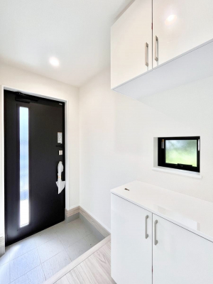 ���ց@�����`Entrance�`�@�Ƃ̒��ł��q�l���}����ŏ��̏ꏊ�ł��錺�ւ́A�Ƃ̈�ۂ��̂��̂ł��I�L�x�Ȍ��֎��[�ŁA����Y��ɕۂ��Ƃ��o���܂��􌺊ւɂ͂����Ղ���[�̉��ʔ��������I