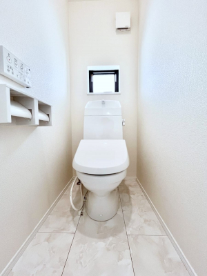�g�C���@�����`Toilet�`�@�Y��E�X�b�L���E���K�ȃE�H�V�����b�g�t�g�C���ł��낰���Ԃł��B1�A2�K���Ƀg�C���X�y�[�X�I�̌������薾�邭�A���K��ԂƂȂ��Ă���܂��������g���ꏊ�����炱���̔z���ł��I