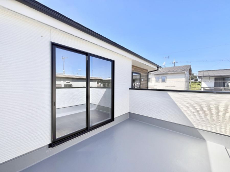 �o���R�j�[�@�����`Balcony�`  �o���R�j�[�͉������z���������݁A���z�c����󕨂��C�����悭�������Ƃ��ł��܂��B  �g���₷���J���I�ȃo���R�j�[�ł����z�����������Ղ�~�蒍���A�o���R�j�[�t���Z�܂��B  