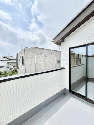 �o���R�j�[�@�����`Balcony�`  �o���R�j�[�͉������z���������݁A���z�c����󕨂��C�����悭�������Ƃ��ł��܂��B  �g���₷���J���I�ȃo���R�j�[�ł����z�����������Ղ�~�蒍���A�o���R�j�[�t���Z�܂��B  