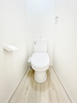 �g�C���@�����`Toilet�`�@�Y��E�X�b�L���E���K�ȃE�H�V�����b�g�t�g�C���ł��낰���Ԃł��B�g�C���͖����g�킴��𓾂Ȃ����́B����������ۂ������ł��ˁB�g�C����2��������̂Œ��̍��G���ɕ֗��ł��I