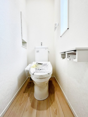 �g�C���@�����`Toilet�`�@�Y��E�X�b�L���E���K�ȃE�H�V�����b�g�t�g�C���ł��낰���Ԃł��B1�A2�K���Ƀg�C���X�y�[�X�I�̌������薾�邭�A���K��ԂƂȂ��Ă���܂��������g���ꏊ�����炱���̔z���ł��I