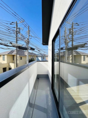 �o���R�j�[�@�����`Balcony�`�@�傫�ȋ�Ɉ͂܂ꂽ�C�����̂����ƁB�o���R�j�[��`�������ň��|�I�ȊJ�����ɕ�܂�܂��B�o���R�j�[�͗z���������݂��z�c����󕨂��C�����悭�������Ƃ��ł��܂��B