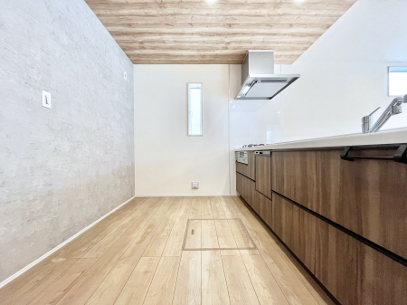 �L�b�`���@�����`Kitchen�`�@���R�������鑋�̂���L�b�`���������g���ꏊ�����炱���A�g��������l�����܂����B�������Ƃ����L�b�`���R�[�i�[�͎����L���Ȏd�オ��ƂȂ��Ă���܂��B