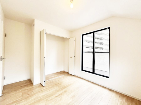 �Q���@�����`Bed Room�`�@�؂̉����肪�₳�����t���[�����O�͈��炬�������炷�v���C�x�[�g��ԁB����߂̃t���[�����O�ł��̂ŁA�ǎ��Ƃ��}�b�`���A���������X�ɍL�������Ă������ʂ��B�@