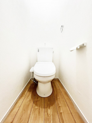 �g�C���@�����`Toilet�`�@�Y��E�X�b�L���E���K�ȃE�H�V�����b�g�t�g�C���ł��낰���Ԃł��B�g�C���͖����g�킴��𓾂Ȃ����́B����������ۂ������ł��ˁB�g�C����2��������̂Œ��̍��G���ɕ֗��ł��I�@
