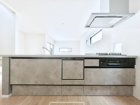 �L�b�`���@�������P�������`Kitchen�`�@��b���e�ރ��r���O�A�������������Ȃ�L�b�`���B�Ƃ́A�������������ł͂Ȃ��A��炵��������A���K�ɂ���ꏊ�B�Ί�̖����A���炬�̓��X�̂��߂ɁA�ŐV�̐ݔ��E�d�l���̗p�B