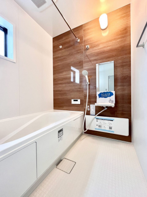 �����@�����`Bath Room�`�@�������������͋C�̗����Ŗ����Ɍ����ă��t���b�V���B���������@�\���t���Ă���̂ŗׂ̐���@�u����Ő􂢏オ�������󕨂��A�J�̓����V�C���C�ɂ������������邱�Ƃ��\�ł��B