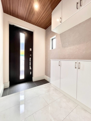 ���ց@�����`Entrance�`�@�Ƃ̒��ł��q�l���}����ŏ��̏ꏊ�ł��錺�ւ́A�Ƃ̈�ۂ��̂��̂ł��I�L�x�Ȍ��֎��[�ŁA����Y��ɕۂ��Ƃ��o���܂��􌺊ւɂ͂����Ղ���[�̉��ʔ��������I