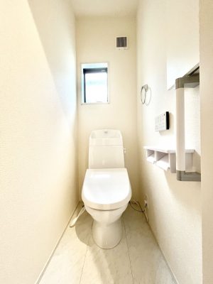 �g�C���@�g�C����1�K��2�K���ꂼ��ɔz�u����Ă��ĂƂĂ��֗��ł��B 