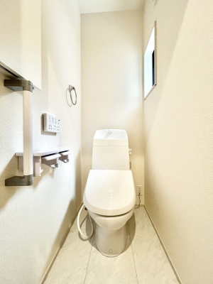 �g�C���@�g�C����1�K��2�K���ꂼ��ɔz�u����Ă��ĂƂĂ��֗��ł��B 