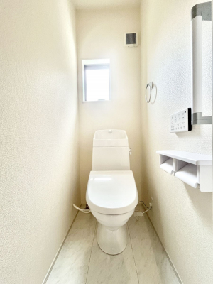 �g�C���@�g�C����1�K��2�K���ꂼ��ɔz�u����Ă��ĂƂĂ��֗��ł��B 
