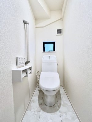 �g�C���@�����`Toilet�`�@�Y��E�X�b�L���E���K�ȃE�H�V�����b�g�t�g�C���ł��낰���Ԃł��B1�A2�K���Ƀg�C���X�y�[�X�I�̌������薾�邭�A���K��ԂƂȂ��Ă���܂��������g���ꏊ�����炱���̔z���ł��I