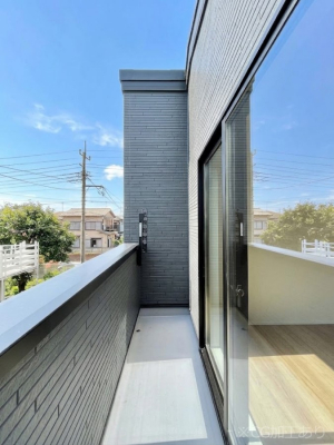 �o���R�j�[�@�����`Balcony�`  �o���R�j�[�͉������z���������݁A���z�c����󕨂��C�����悭�������Ƃ��ł��܂��B  �g���₷���J���I�ȃo���R�j�[�ł����z�����������Ղ�~�蒍���A�o���R�j�[�t���Z�܂��B  
