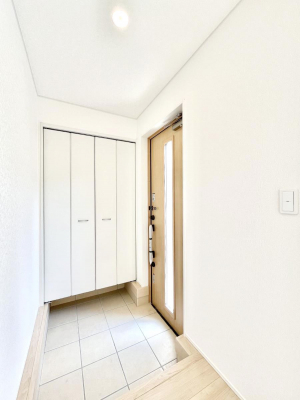 ���ց@�������R�������`Entrance�`�@�Ƃ̒��ł��q�l���}����ŏ��̏ꏊ�ł��錺�ւ́A�Ƃ̈�ۂ��̂��̂ł��I�L�x�Ȍ��֎��[�ŁA����Y��ɕۂ��Ƃ��o���܂��􌺊ւɂ͂����Ղ���[�̉��ʔ��������I