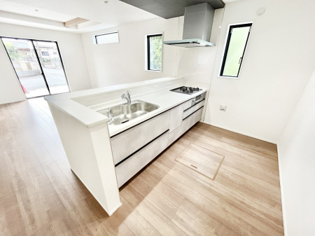 �L�b�`���@���������Ȃ���ł����Ƒ��Ƃ̉�b���y���߂�ΖʃL�b�`��