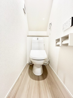 �g�C���@�����`Toilet�`�@�Y��E�X�b�L���E���K�ȃE�H�V�����b�g�t�g�C���ł��낰���Ԃł��B�g�C���͖����g�킴��𓾂Ȃ����́B����������ۂ������ł��ˁB�g�C����2��������̂Œ��̍��G���ɕ֗��ł��I