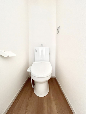 �g�C���@�g�C����1�K��2�K���ꂼ��ɔz�u����Ă��ĂƂĂ��֗��ł��B 
