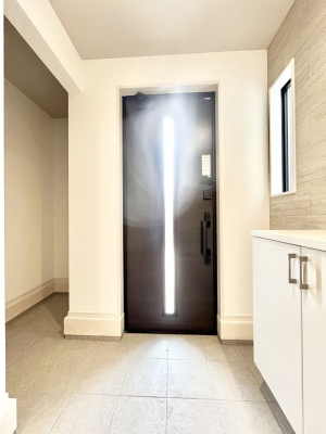 ���ց@�������P�������`Entrance�`�@�Ƃ̒��ł��q�l���}����ŏ��̏ꏊ�ł��錺�ւ́A�Ƃ̈�ۂ��̂��̂ł��I�L�x�Ȍ��֎��[�ŁA����Y��ɕۂ��Ƃ��o���܂��􌺊ւɂ͂����Ղ���[�̉��ʔ��������I