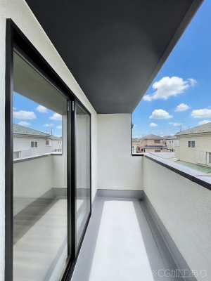 �o���R�j�[�@�������P�������`Balcony�`�@������̃o���R�j�[�̑O�ɂ͉_�ȊO�ɑ��z���Ղ���̂�����܂���B�����󕨂������₷���A����薾�邭�C�����̂������������Ă��܂��B�g���₷���J���I�ȃo���R�j�[�ł���