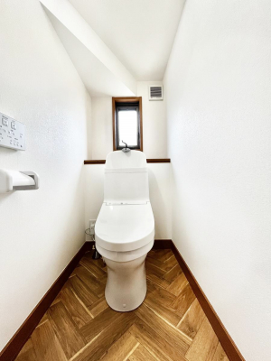 �g�C���@�g�C����1�K��2�K���ꂼ��ɔz�u����Ă��ĂƂĂ��֗��ł��B 