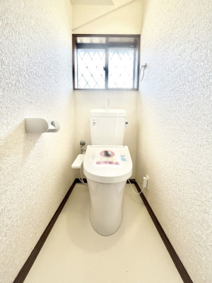 �g�C���@�g�C����1�K��2�K���ꂼ��ɔz�u����Ă��ĂƂĂ��֗��ł��B 